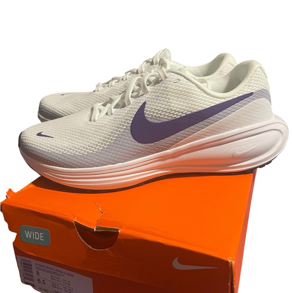 Nike Revolution White and Purple - Picture 3 of 9